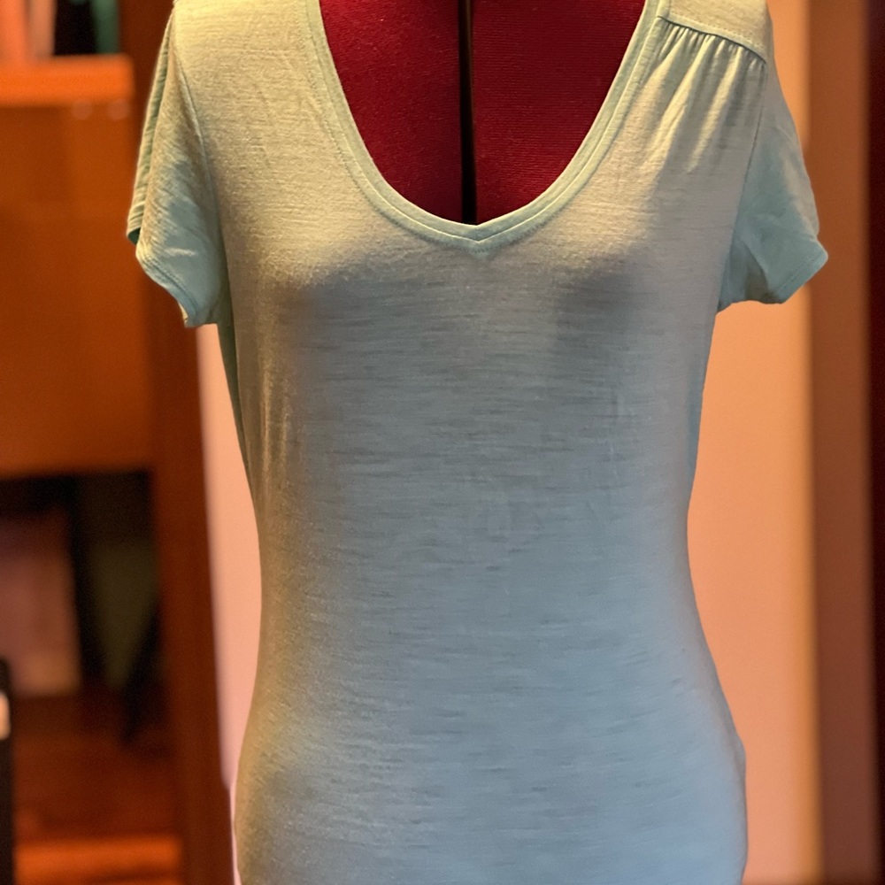 Smartwool T Shirt V neck Sz M